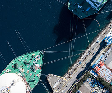 Cargo ship in harbor. Global client advisories | C.H. Robinson